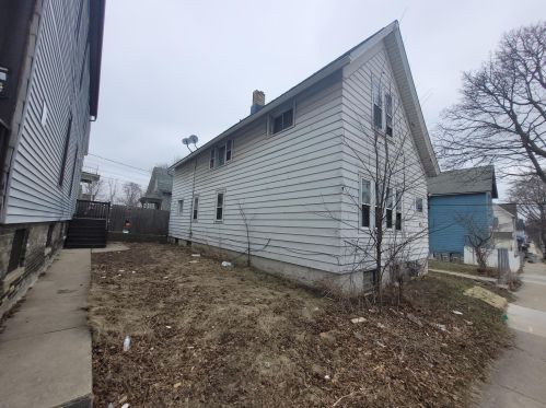 2026 Scott St, Milwaukee WI  53204-2062 exterior