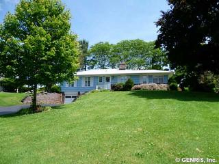 48 Hill Ter, Henrietta, NY 14467-9710