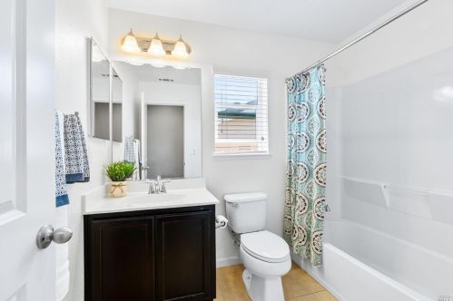 2312 Newcastle Dr, Vacaville CA  95687-8252 exterior