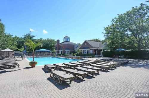 311 Nelson Ct, Edgewater NJ  07020-1618 exterior