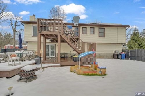 40 Carriage Ln, West Milford Lakes NJ  07480-1822 exterior