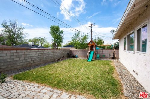 44025 Date Ave, Lancaster CA  93534-4424 exterior