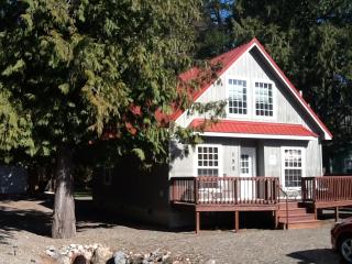 155 Silver Tip Ln, Packwood, WA 98361-9715