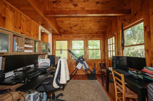 18 Hunter Ct, Goffstown NH  03045-1629 exterior