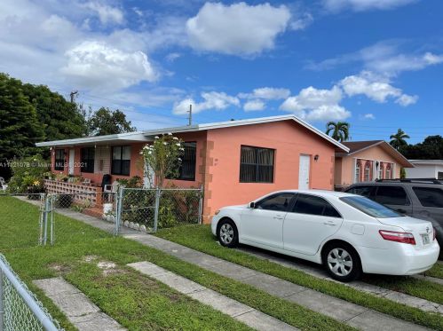 59 20th St, Hialeah, FL 33010-2725