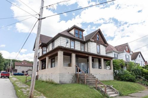 1001 Sycamore St, South Connellsville, PA 15425-4518