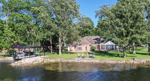 10487 Seminole Shore Dr, Huntsville, OH 43324-9528