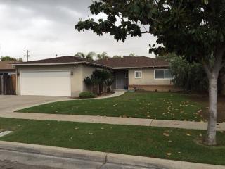 3881 Pico Ave, Fresno CA  93726-0916 exterior