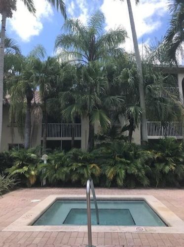 14207 Glenmoor Dr, West Palm Beach FL  33409-2810 exterior