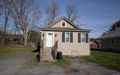 4 Irving Ln, Ferndale NY  12734-5234 exterior