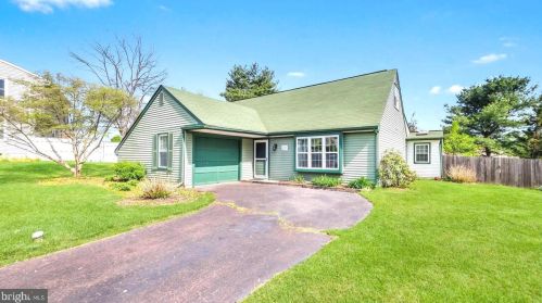 413 Bixby Cir, Harleysville, PA 19438-2322