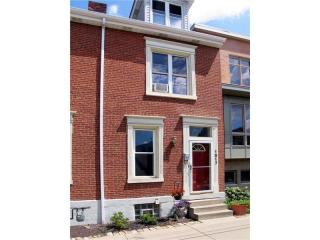 1817 Wharton St, Pittsburgh, PA 15203-1737