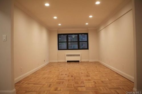 61 White Oak St, New Rochelle NY  10801-1744 exterior