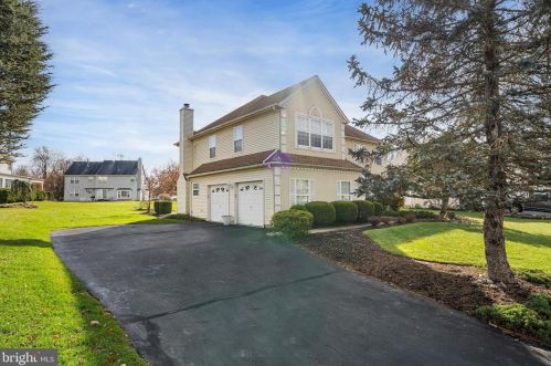470 Tina Dr, Southampton, PA 18966-3640