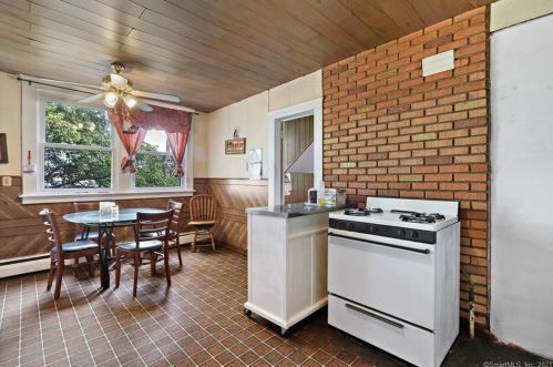 242 Clifton St, Wallingford CT  06492-4001 exterior
