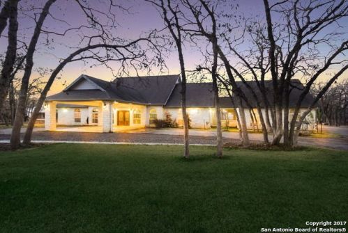 315 Shannon Rdg, Floresville, TX 78114-6557