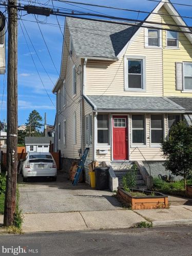 75 Holland Ave, Ardmore PA  19003-1209 exterior