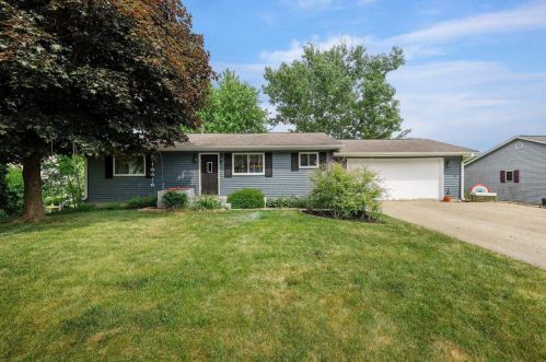 605 Birchwood Trl, Mount Horeb, WI 53572-2243