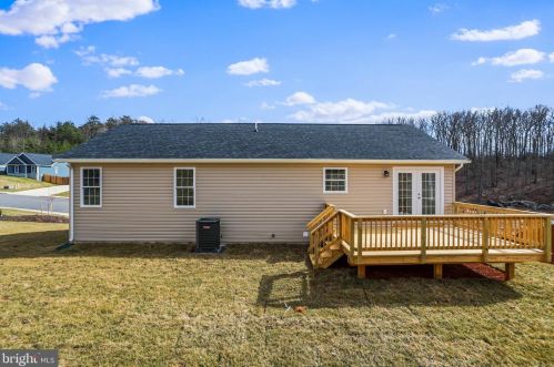 1198 Happy Ridge Dr, Front Royal VA  22630-5302 exterior