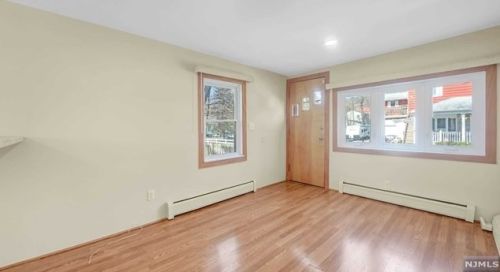 21 Grandview Ave, Oakland NJ  07436-1205 exterior