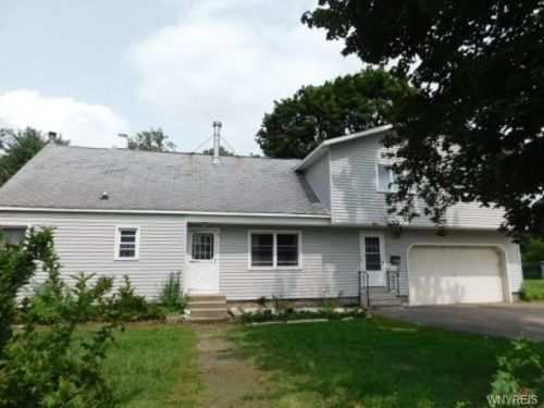 49 Allen St, Gowanda, NY 14070-1003