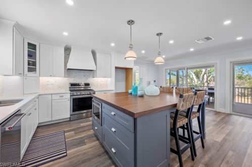 1057 Seahawk Ln, Sanibel, FL 33957-6927
