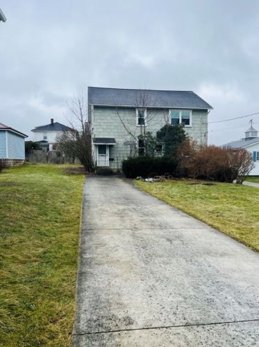 345 Church St, Somerset, PA 15501-1949