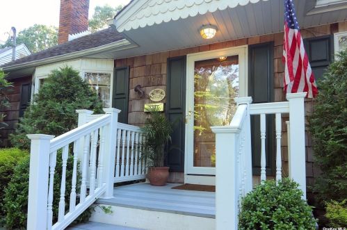 107 Scudder Pl, Northport NY  11768-3027 exterior