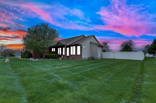40 Brandon Dr, Pataskala, OH 43062-9606