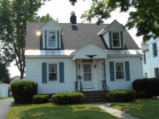 16 Lindsay St, West Glenville, NY 12010-1934