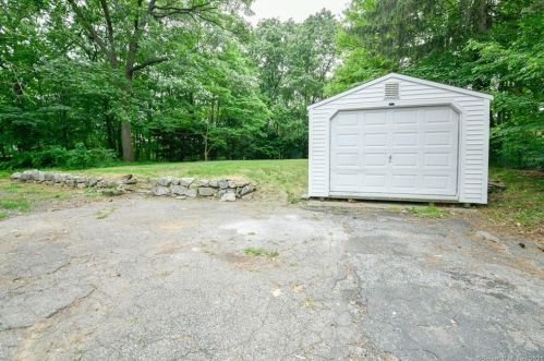 65 Oliver Ave, Waterbury, CT 06705-2339