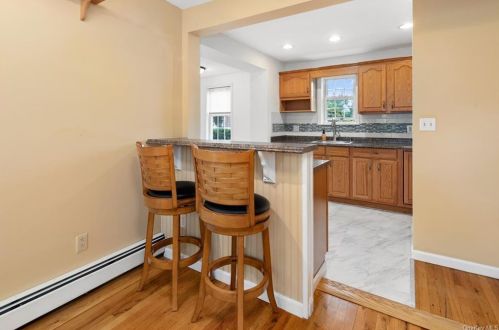 106 Oak Cir, Mahopac NY  10541-4146 exterior