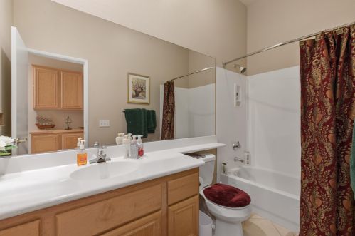 122 Kavenish Dr, Rancho Mirage CA  92270-3244 exterior