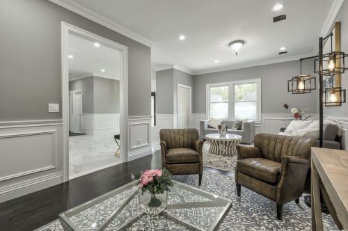 15 Mead Ln, Westbury NY  11590-6303 exterior