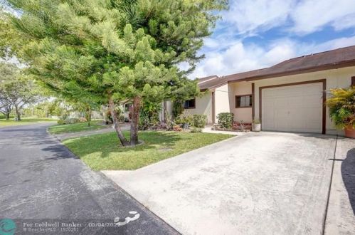 3 Mayfair Ln, Boynton Beach, FL 33426-7717