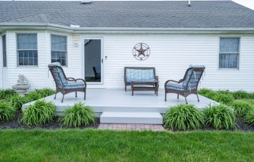 1001 Farmington Ln, Washington Ch OH  43160-8641 exterior