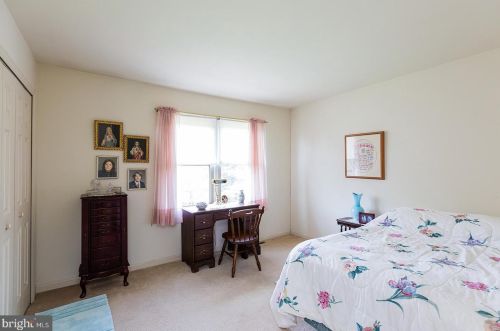 18 Townsend Ct, Lancaster PA  17603-6797 exterior