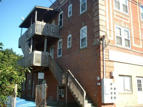 273 Leonard St, Waterbury CT  06708-4262 exterior