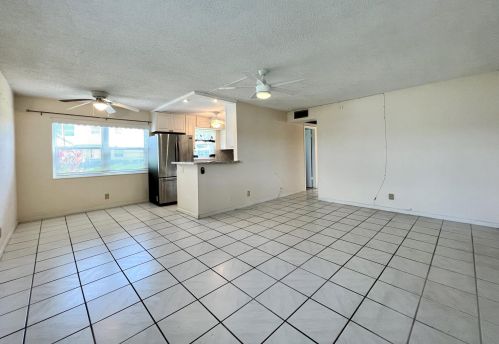 4 Chatham A, West Palm Beach, FL 33417-1801