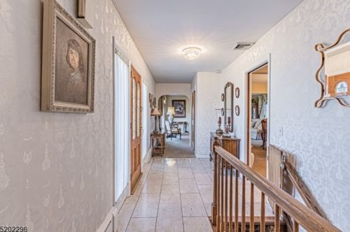 262 Overmount Ave, West Paterson NJ  07424-3284 exterior