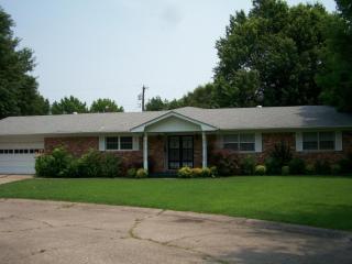 932 Crest Ln, Miami, OK 74354-3908