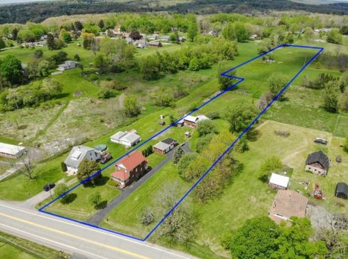 1527 Harlansburg Rd, New Castle, PA 16101-2817