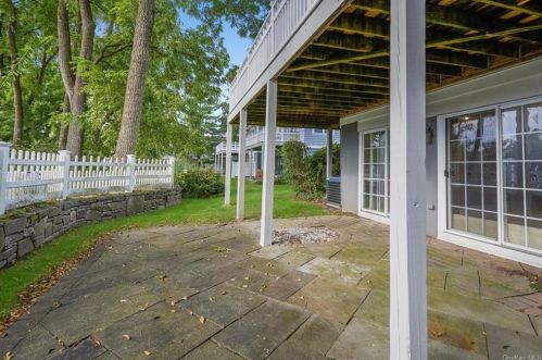 7 High Ridge Rd, Crotonville NY  10562-1970 exterior
