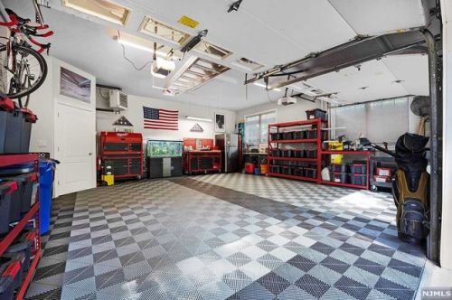 30 Oak Dr, Upper Saddle River NJ  07458-2132 exterior