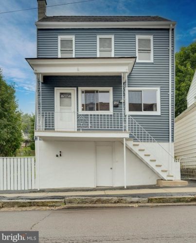 924 Walnut St, Ashland, PA 17921-1841