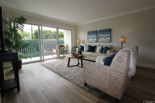 601 Prospect Ave, Redondo Beach CA  90277-4456 exterior