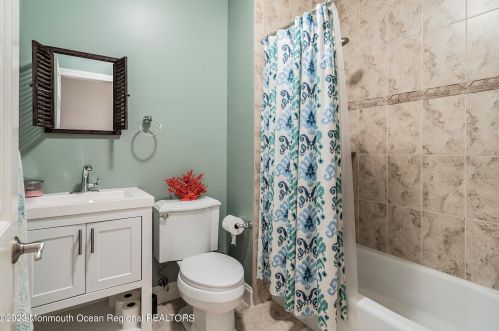 208 Virginia Dr, Bricktown NJ  08723-6521 exterior