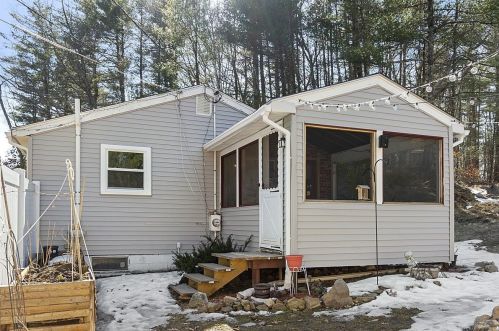 179 Main St, Salem NH  03079-1830 exterior