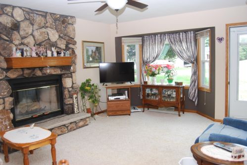 711 Harrison Ct, West Bend WI  53090-1800 exterior