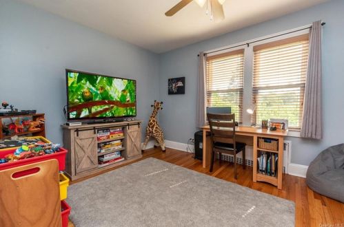 11 Sutton Pl, Crotonville NY  10562-4419 exterior